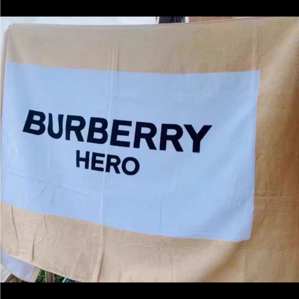 Burberry Hero Beige and White Towel - Picture 3 of 5